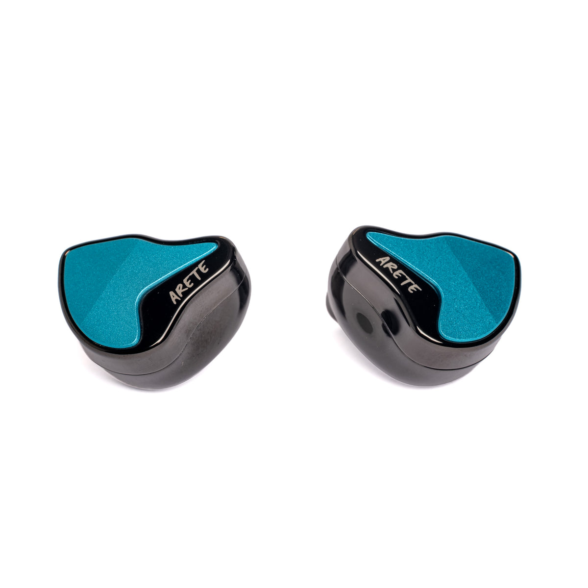 ZiiGaat x Fresh Reviews Arete II shells at an angle, black metal with light blue faceplates