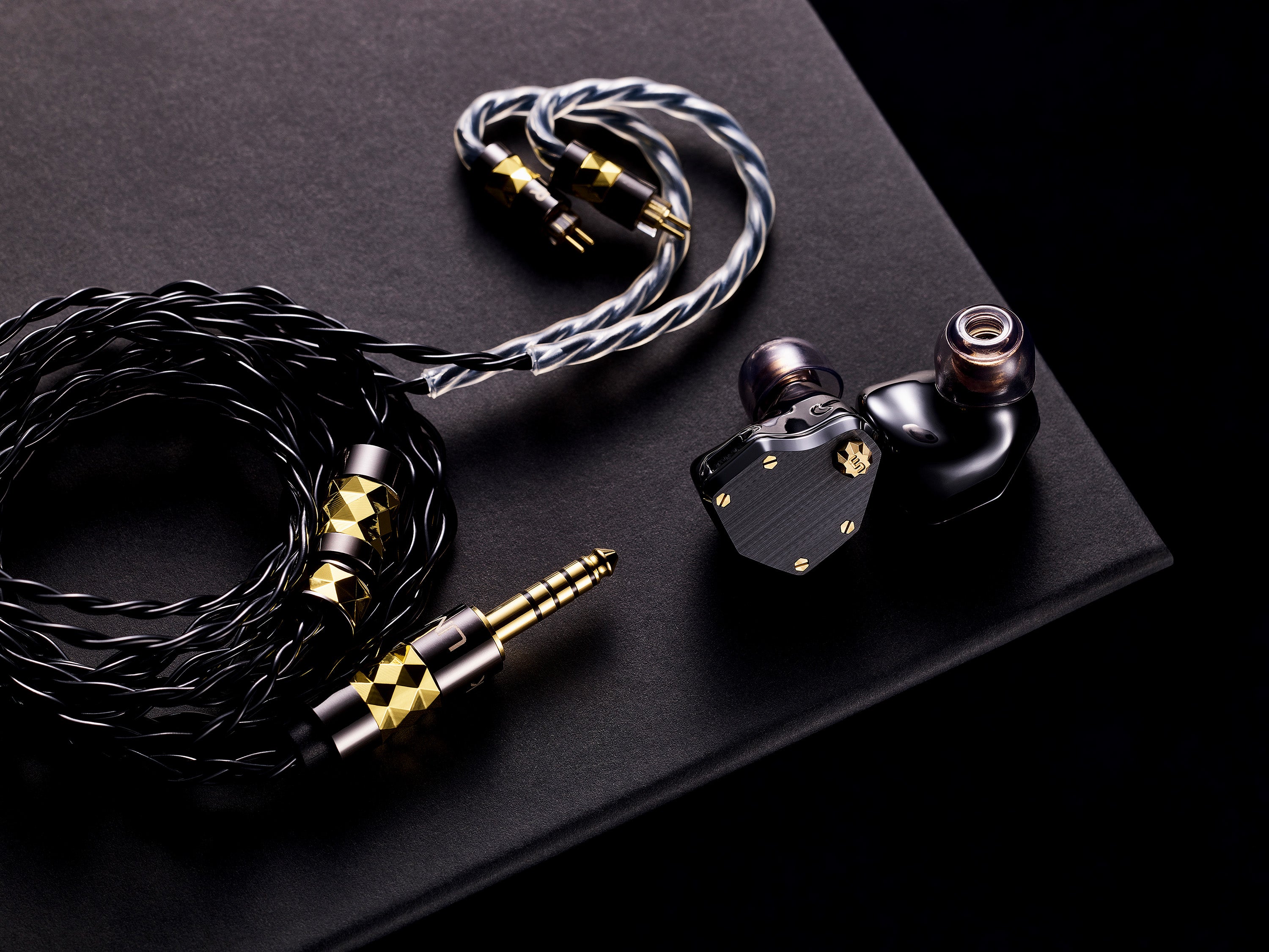 UM Mest Jet Black cable